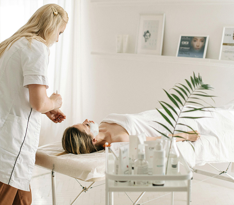 The medical beauty industry is facing a talent shortage and increasing training needs.